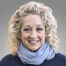 Julie Schonberger White ’92 (’25, ’27 P)